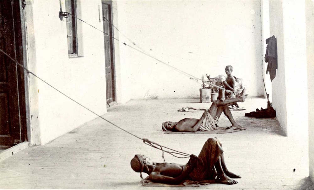 Three punkah-wallahs on a verandah pulling punkha strings, circa1900. Photo credit: Royal Society for Asian Affairs, London/Bridgeman Images